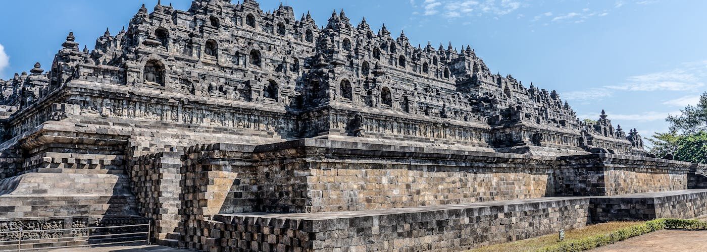 Cultures d'Asie — panorama du temple de Borobudur, Indonésie