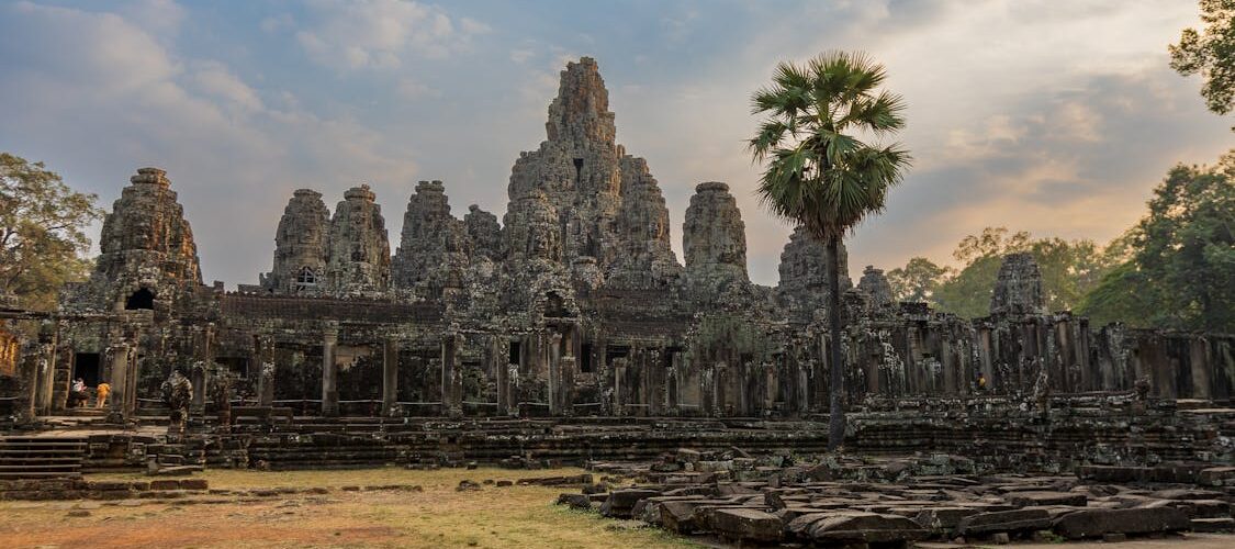 Temple Bayon au coucher du soleil dans le complexe d'Angkor Wat, Siem Reap, Cambodge