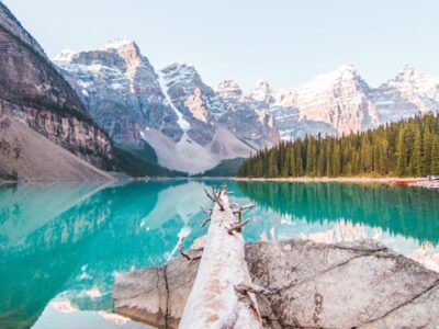Du lac Moraine aux aurores boréales : une nature qui repousse les limites de l'imaginable