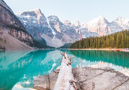 Du lac Moraine aux aurores boréales : une nature qui repousse les limites de l'imaginable