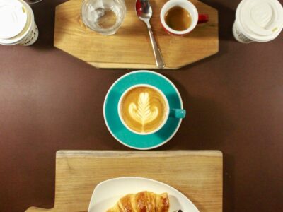 Croissants, fromages et grands crus : la gastronomie française décryptée