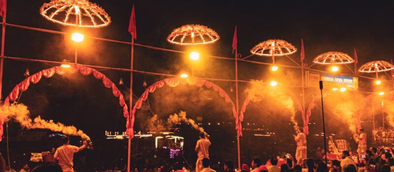 Des ghats de Varanasi aux temples dorés du Kerala : un milliard de manières de prier