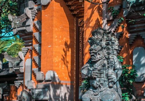 Des offrandes de Bali aux mosquées de Java : un archipel où chaque île prie à sa manière