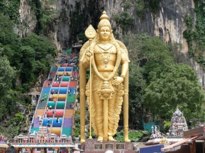Du muezzin de Putrajaya aux temples de Batu Caves : trois civilisations sous un même ciel