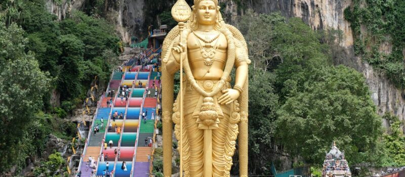 Du muezzin de Putrajaya aux temples de Batu Caves : trois civilisations sous un même ciel