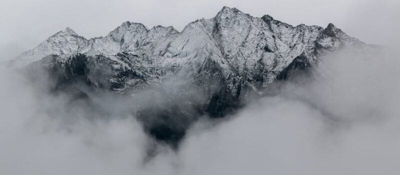 Du toit du monde aux jungles du Teraï : un pays qui tient huit mille mètres de dénivelé