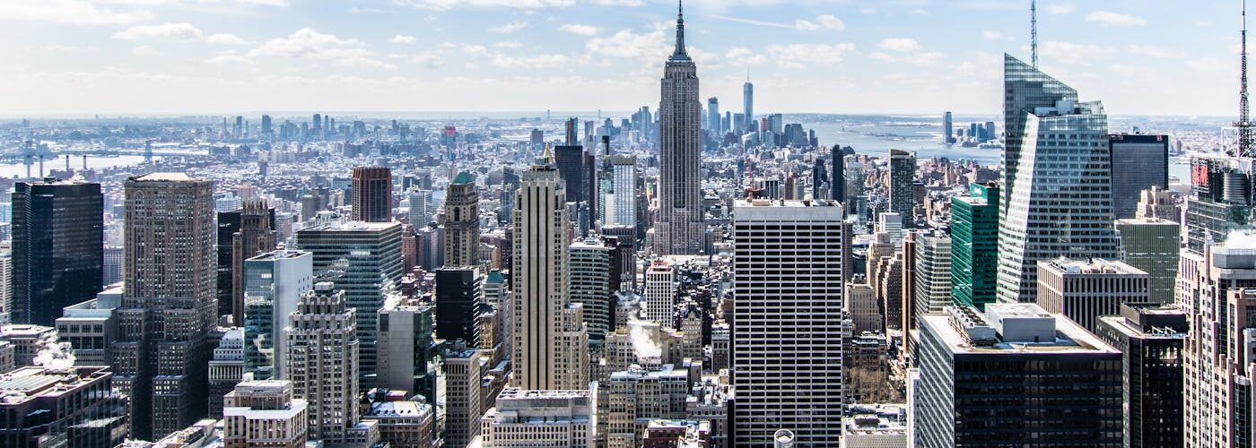 Vue panoramique du skyline de New York avec l'Empire State Building