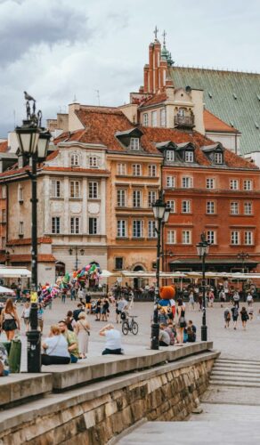 Vue de la vieille ville de Varsovie avec ses bâtiments colorés et historiques, Pologne