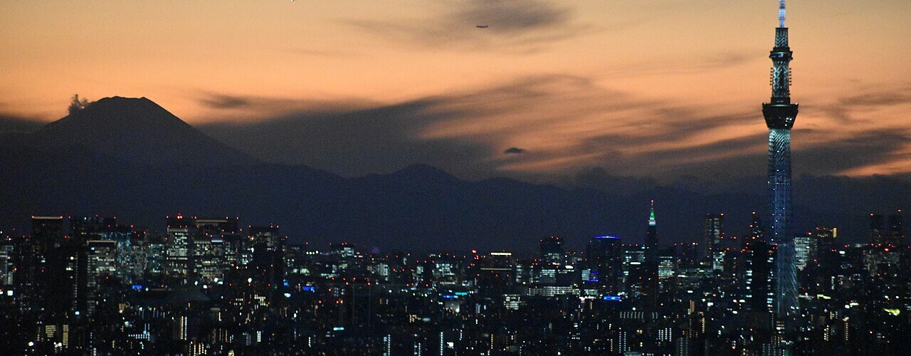 Skyline de Tokyo au coucher du soleil avec le Mont Fuji