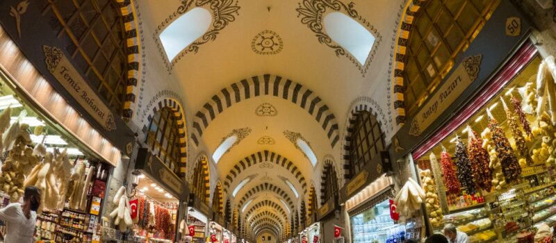 Hammam, bazars et hospitalité anatolienne : les traditions turques entre héritage ottoman et chaleur orientale