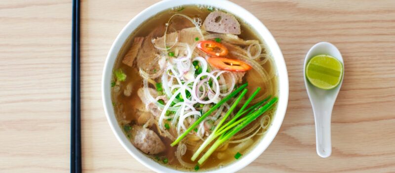 Du phở au cà phê sữa đá : quand la rue devient le plus grand restaurant du monde