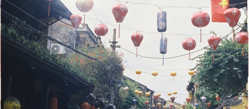 Laque, soie et lanternes : le raffinement discret de l'artisanat vietnamien